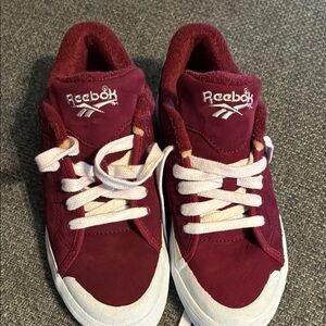 Reebok vintage  Classic burgundy and white  Sneakers with Iconic Logo